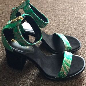 Green, Flower Patterned Heels 🌊